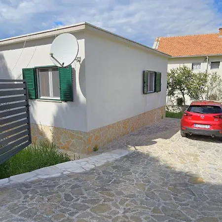 With Garden, Terrace And Bike Or Boat Storage, 30m From - Fig Tree House Nyaraló *