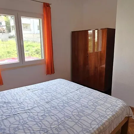 With Garden, Terrace And Bike Or Boat Storage, 30m From - Fig Tree House