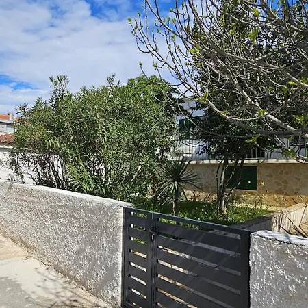With Garden, Terrace And Bike Or Boat Storage, 30m From - Fig Tree House Holiday home