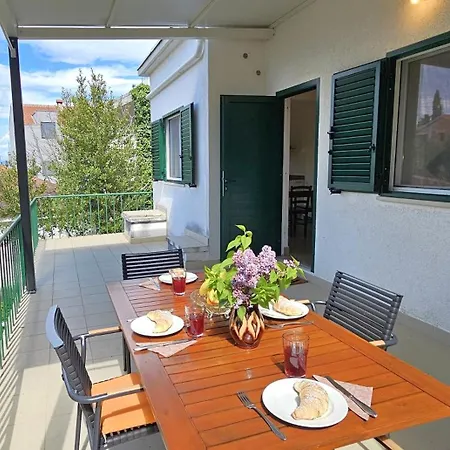 With Garden, Terrace And Bike Or Boat Storage, 30m From - Fig Tree House *