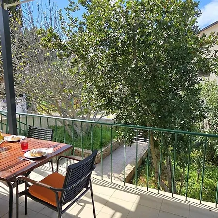 With Garden, Terrace And Bike Or Boat Storage, 30m From - Fig Tree House Sutivan