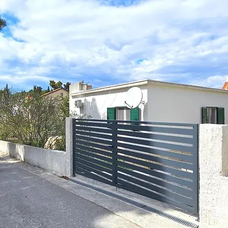 Holiday home With Garden, Terrace And Bike Or Boat Storage, 30m From - Fig Tree House *