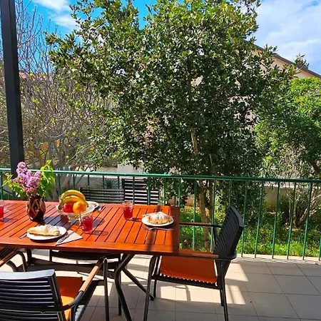 With Garden, Terrace And Bike Or Boat Storage, 30m From - Fig Tree House Holiday home Sutivan